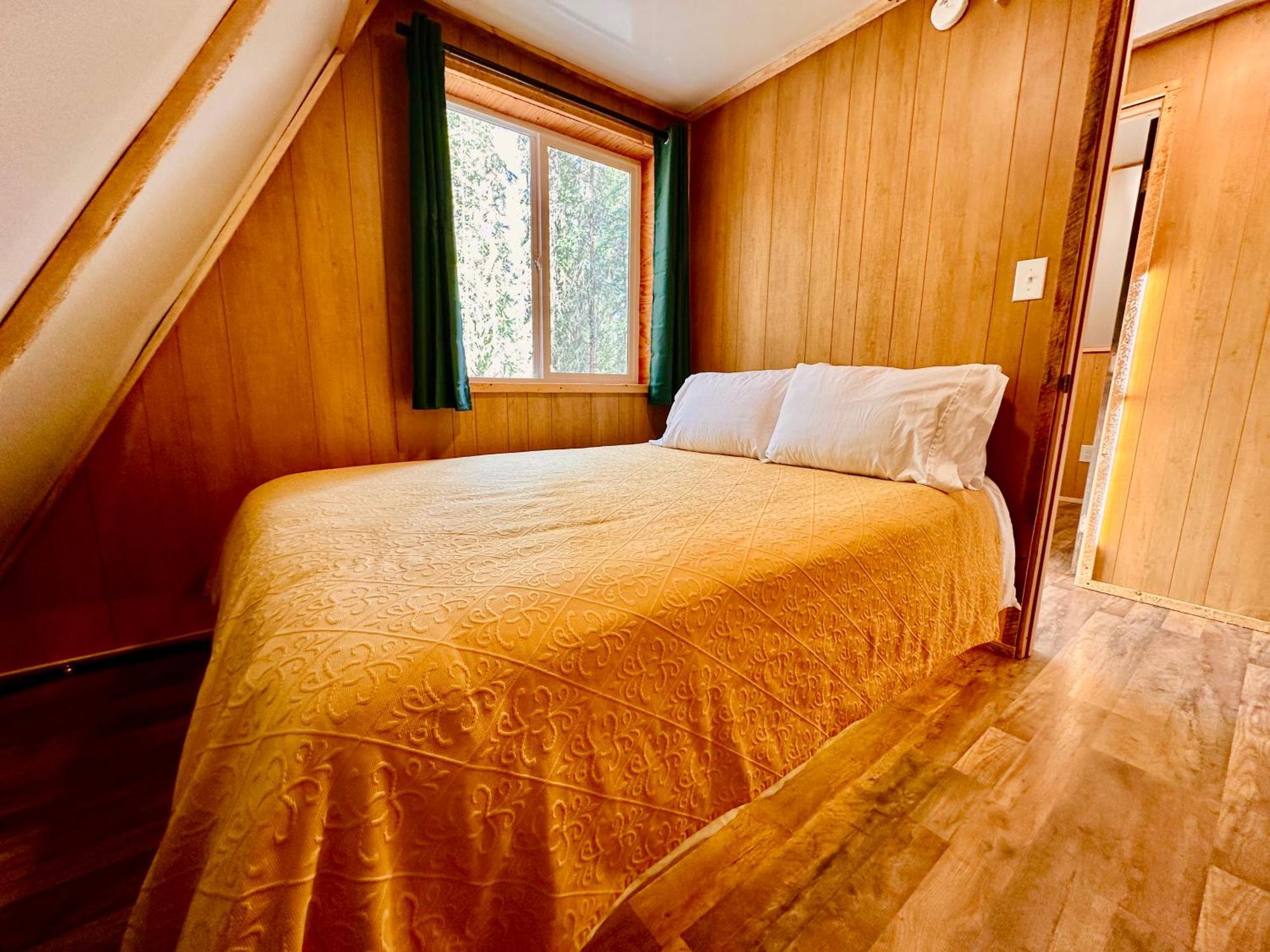 Roberts Lodge Tok Room photo